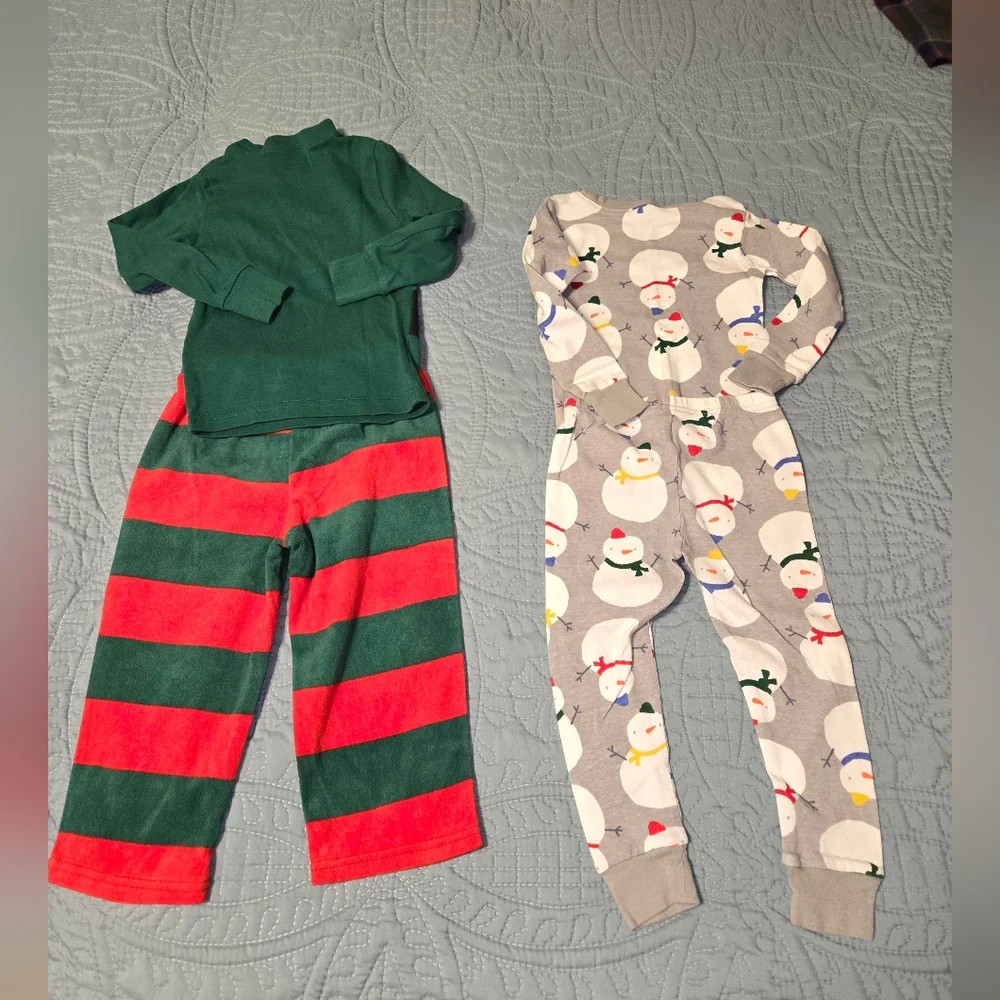 Carter's Boy's 2T Winter Holiday Pajamas 2 sets